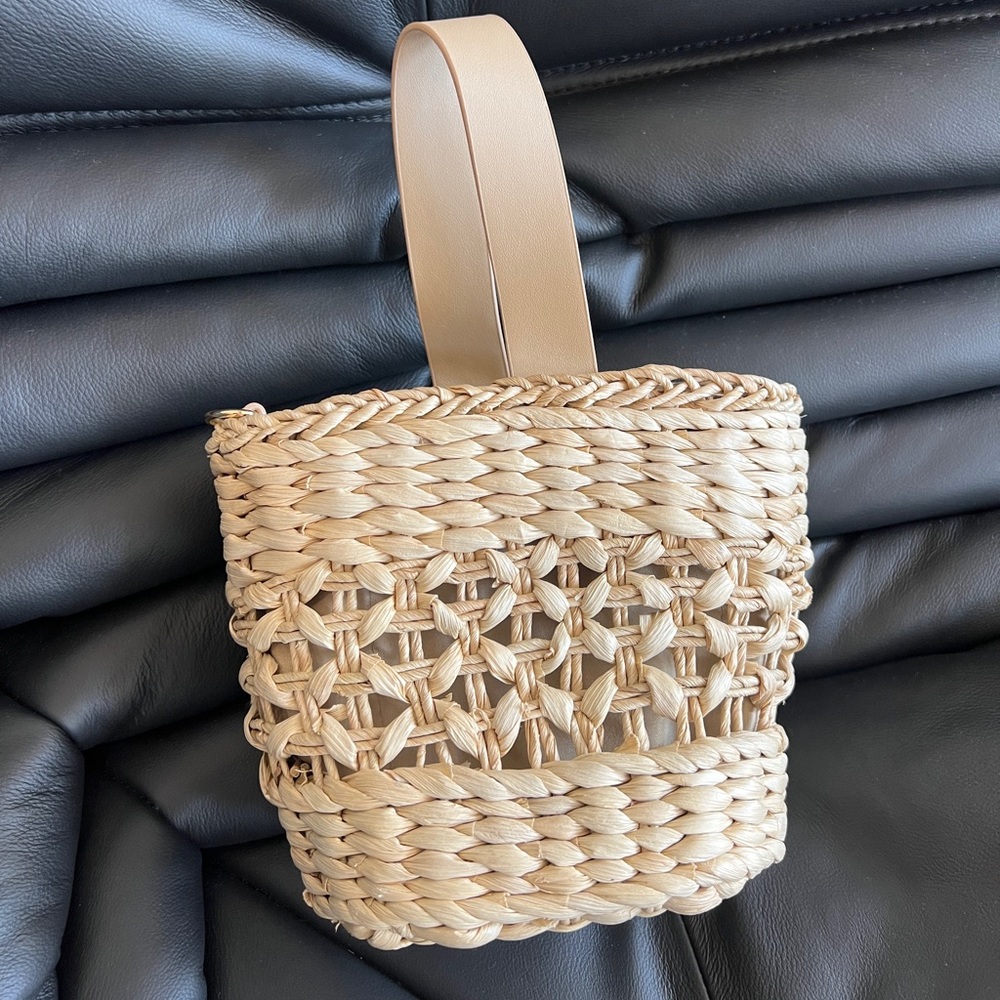 Bucket bag